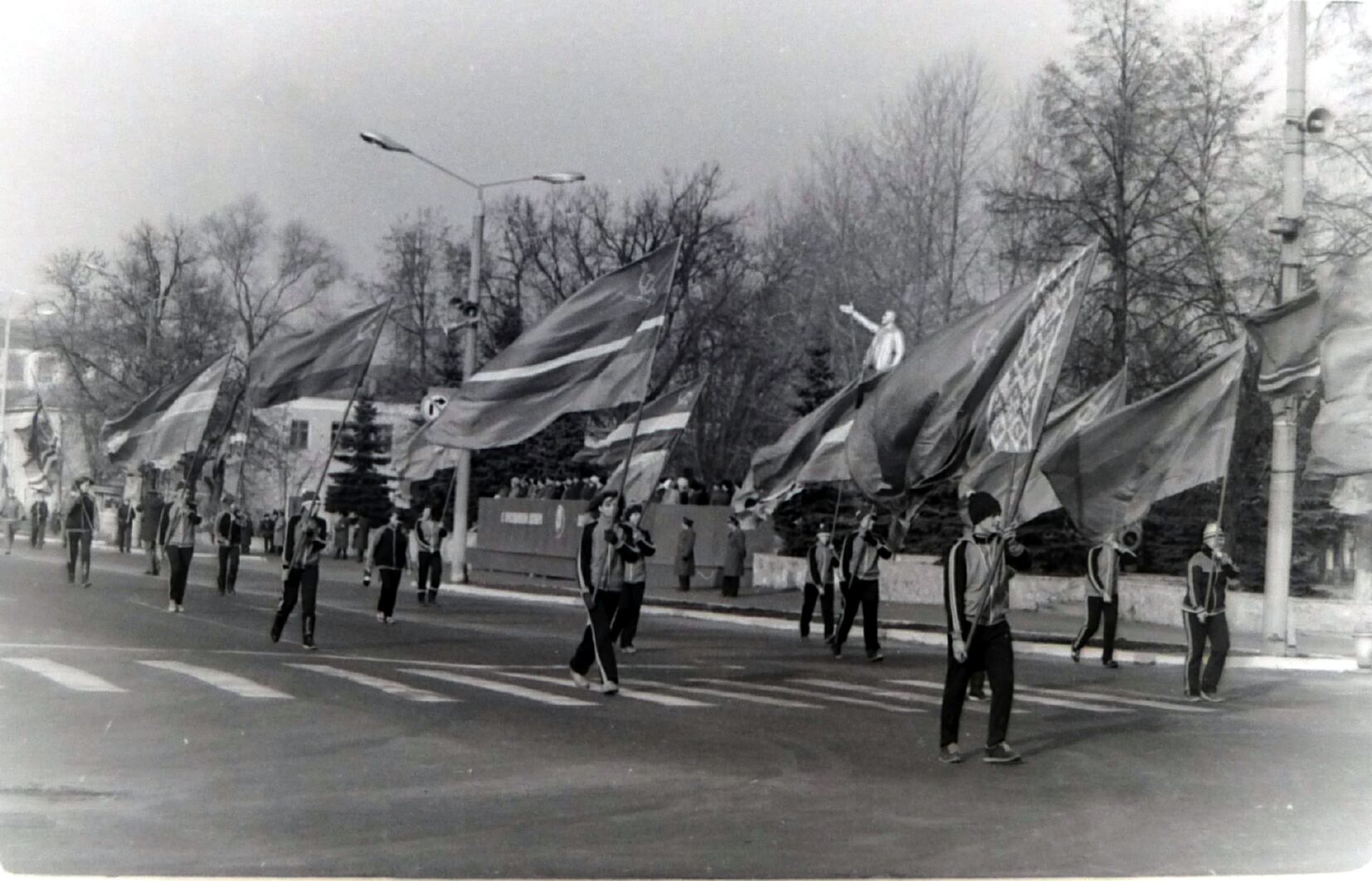 Фотогалерея. Первомайская демонстрация, 1 мая 1985 года.. Гусь–Хрустальный  завод ОЧКС