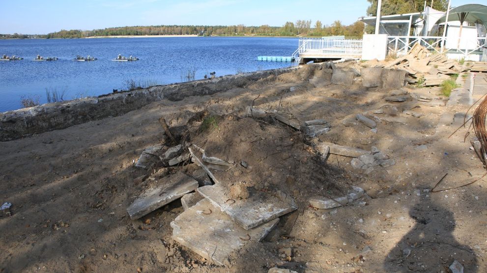 Городская набережная...