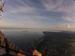 Над прсторами великой русской реки Волга.