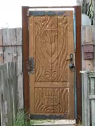 Красивая дверька одного из домов в районе Химика...