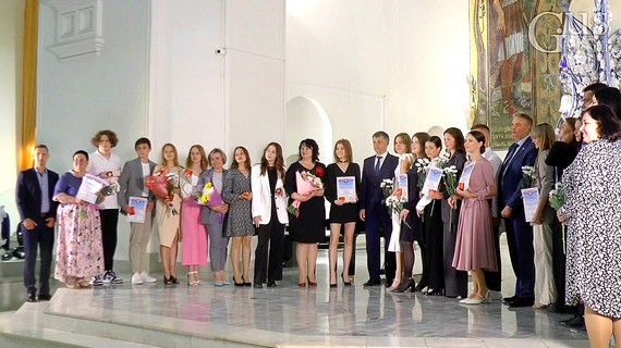 Торжественная церемония награждения выпускников медалью «За особые успехи в учении»