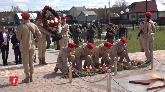 В Красном Эхо Гусь-Хрустального района прошёл митинг и возложение цветов к мемориалу "Вечный огонь" памяти павших в годы войны. 6 мая 2022 г.